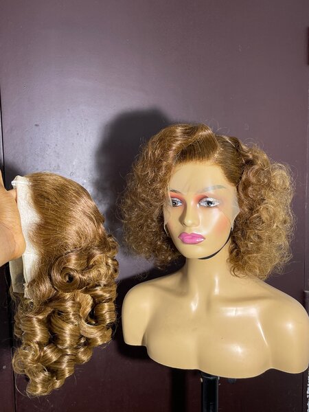 Bouncy wig