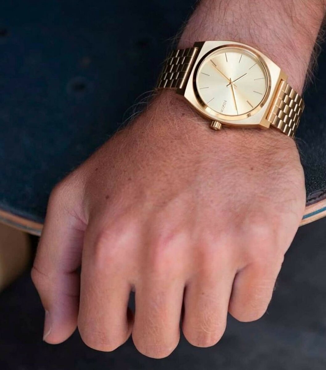 NIXON CLASSIC WATCH