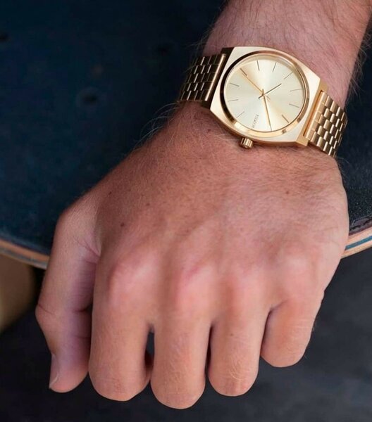 NIXON CLASSIC WATCH