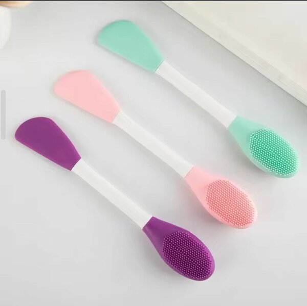Silicone Lip and Face Brush.  (Two sided Applicator)