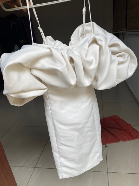 Robe Blanche Élégante