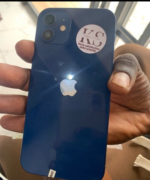 IPHONE 12.    64G  TOUT PASSE