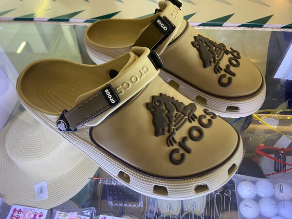 CROCS SIZE 8