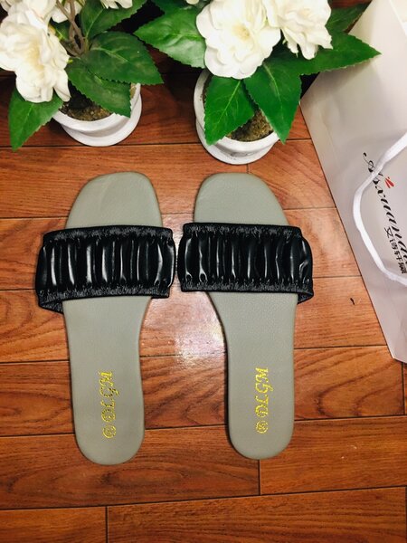 flat slippers