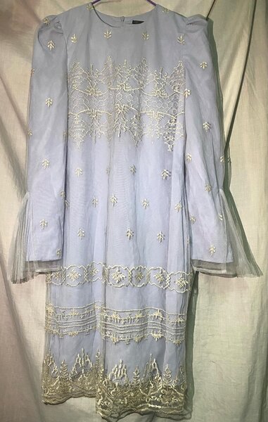 Robe en dentelle bleue élégante