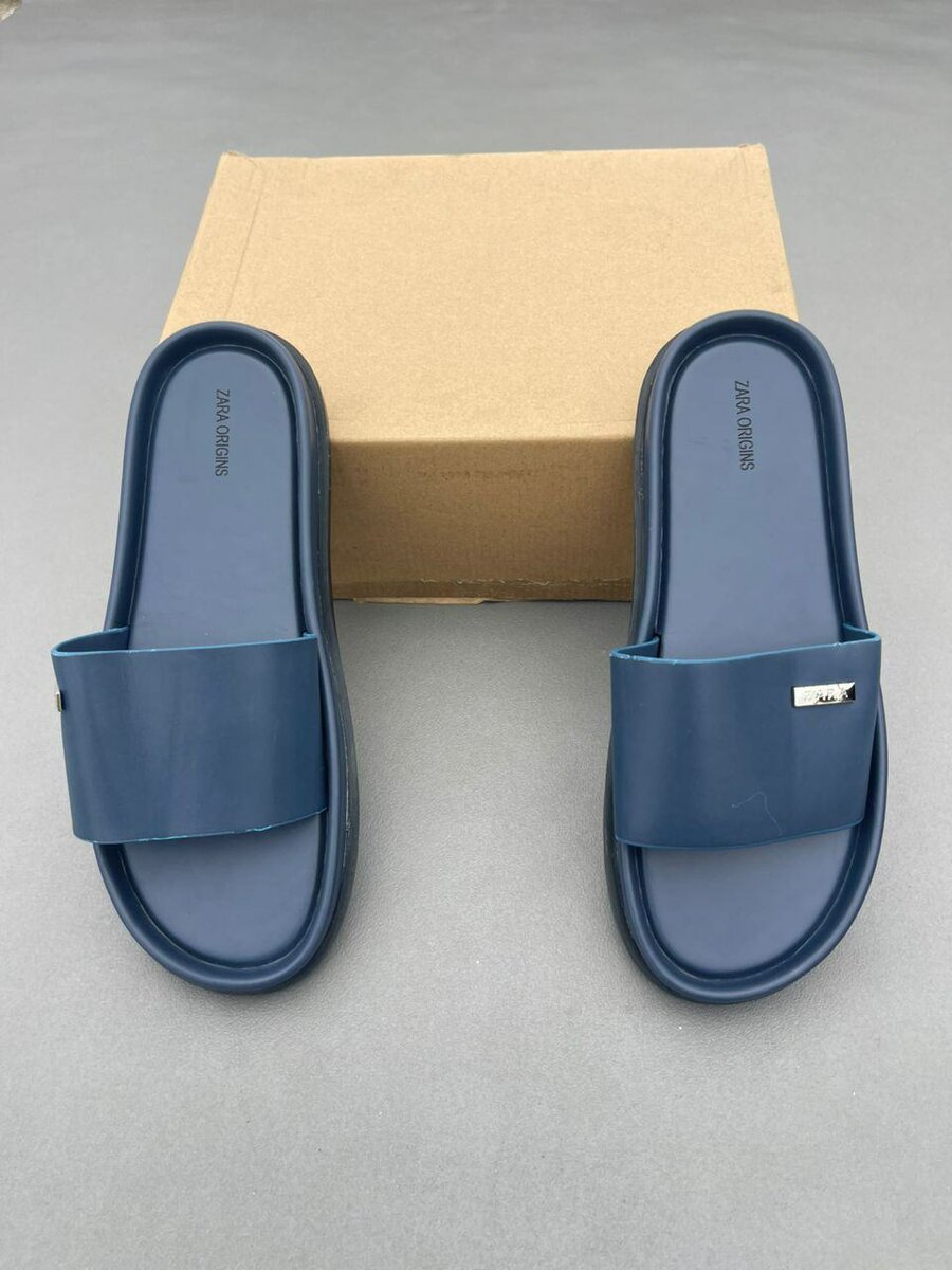 Tongs bleues pour hommes