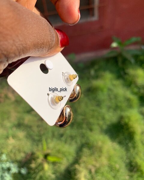 Gold earring