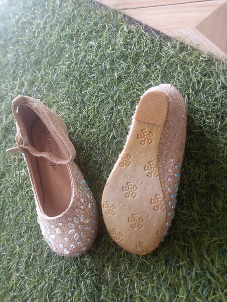 Kids sandals