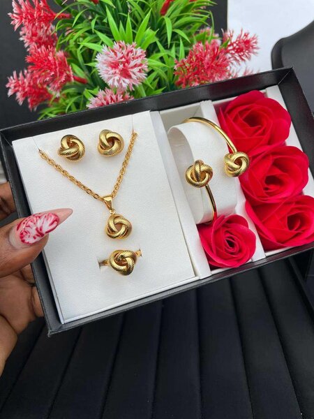 Elegant Gold Knot Jewelry Set