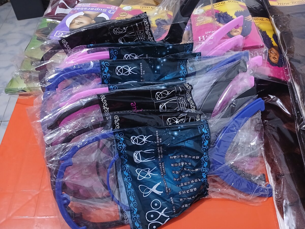 Plastic wig stand