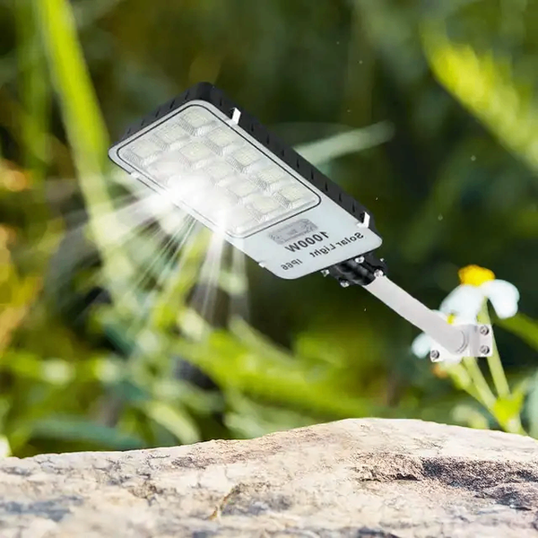 SOLAR STREET LIGHT