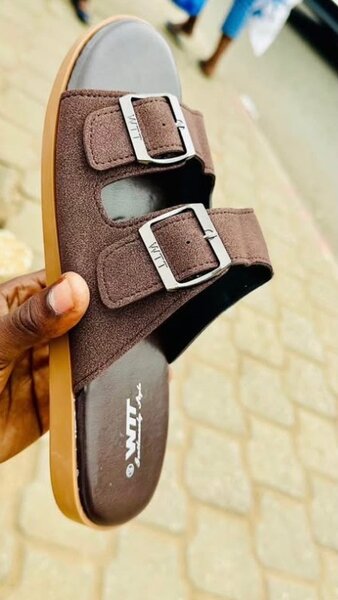 Sandales en cuir marron