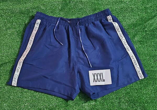 Short bleu