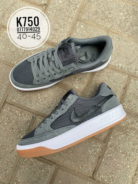 NIKE SNEAKERS