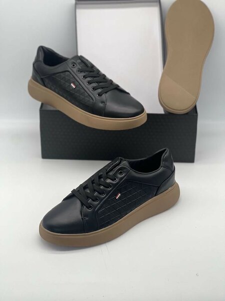 CLASSIC SNEAKERS