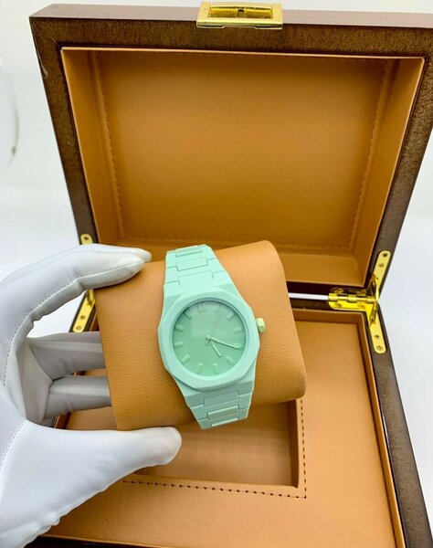 Montre élégante en acier inoxydable