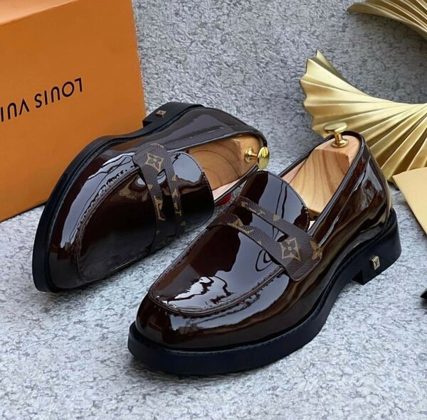 Shoe