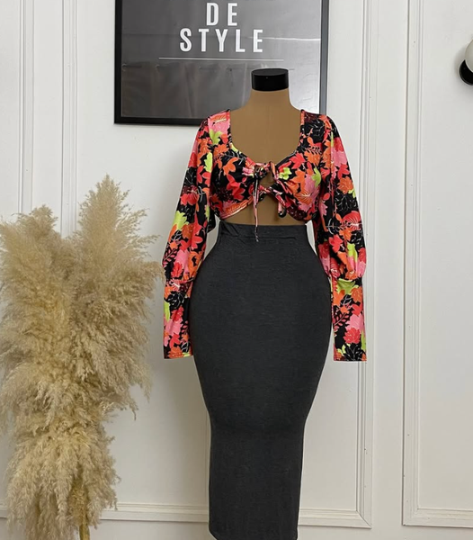 SASSY FLORAL TOP.