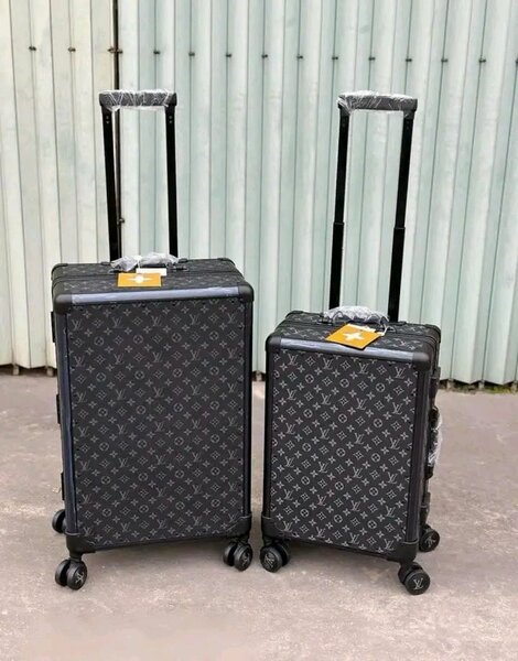 Set de valises rigides élégantes