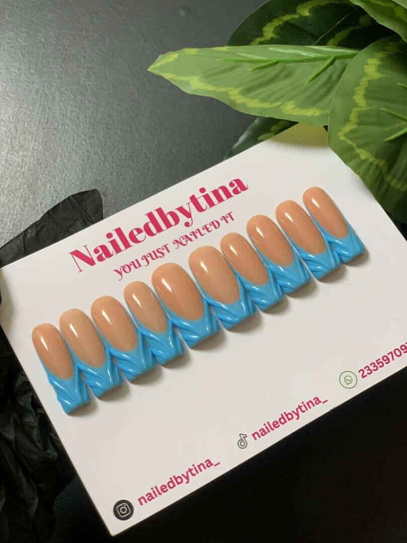 Nail tech