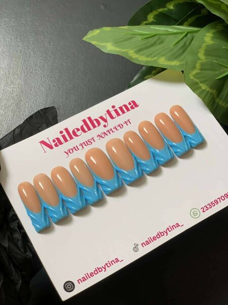 Nail tech