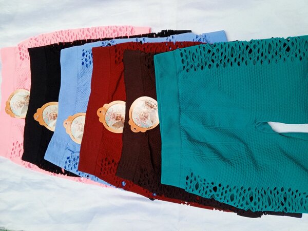Shorts moulants perforés femmes