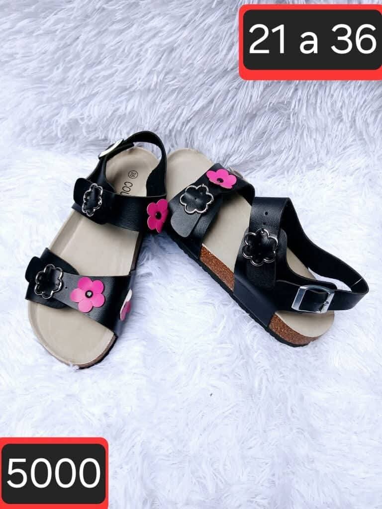 Sandales enfant motifs floraux