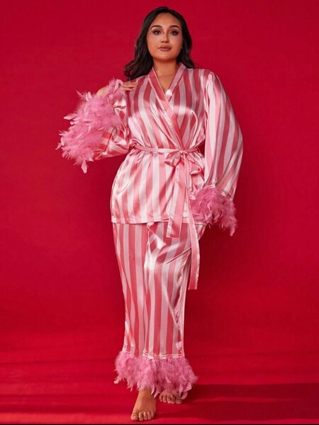 Pyjamas/sleep wear