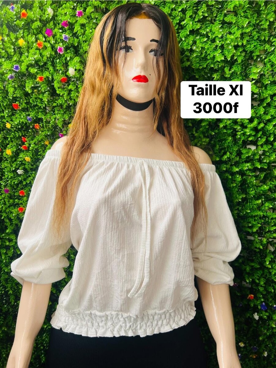 Blouse blanche épaules dénudées
