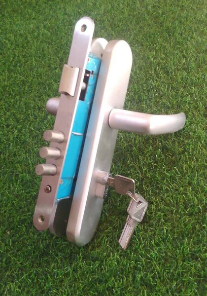 Aluminum door lock