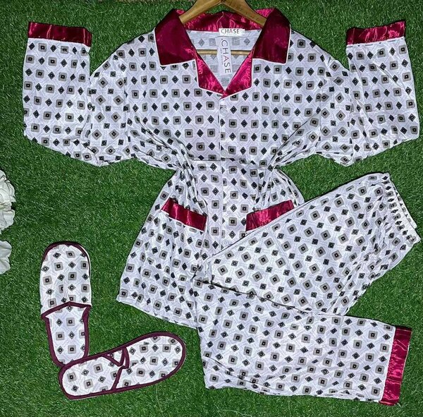 Unisex pyjamas with slippers