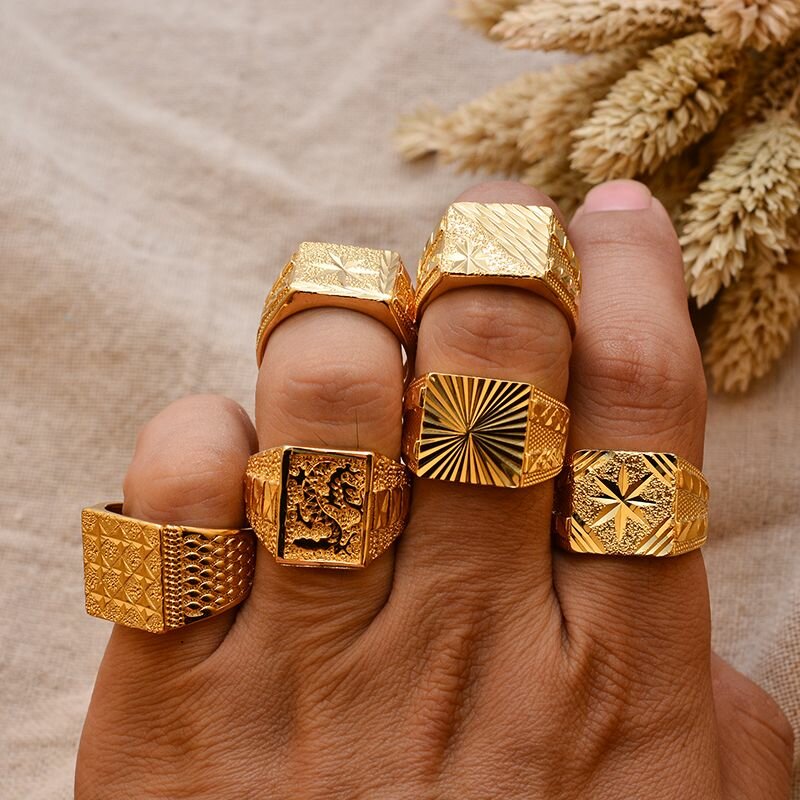 Bague en or gravée élégante