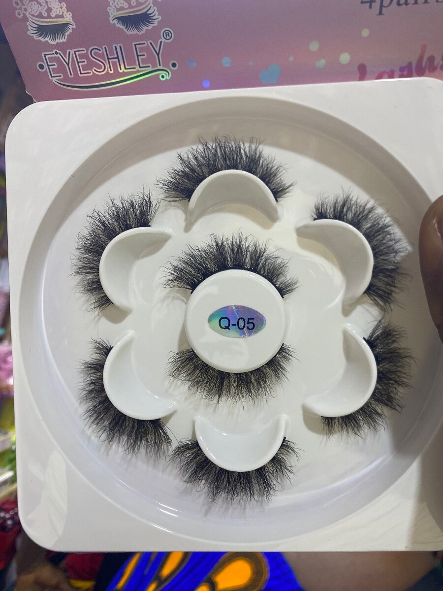 Faux cils
