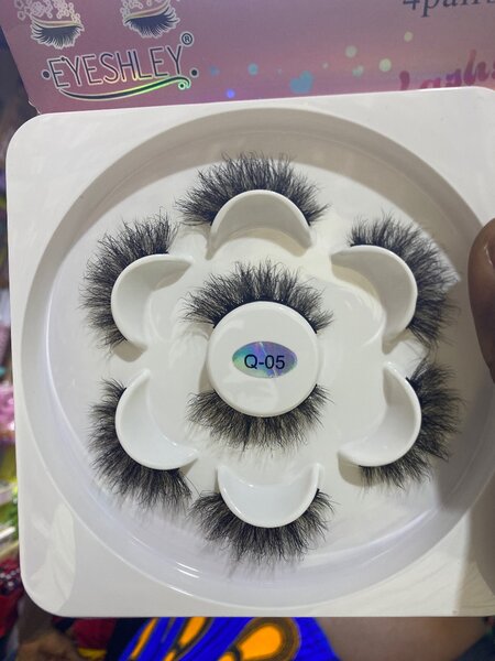 Faux cils