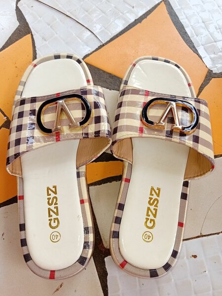 Sandales élégantes en damier