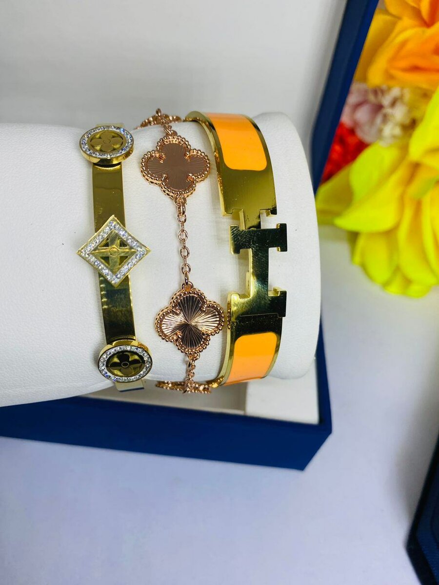 VAN CLEFF BRACELET