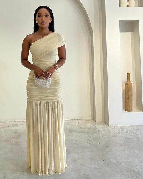 Robe Épaule Dénudée Élégante