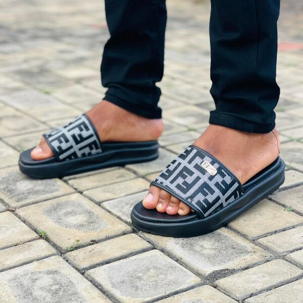 Claquettes Fendi
