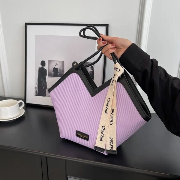Ladies arm bag