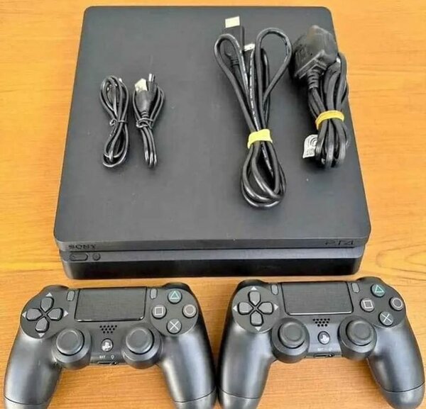 Console Sony PS4 avec Manettes