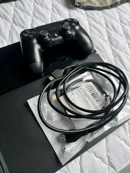 Console Sony PS4 avec Manettes