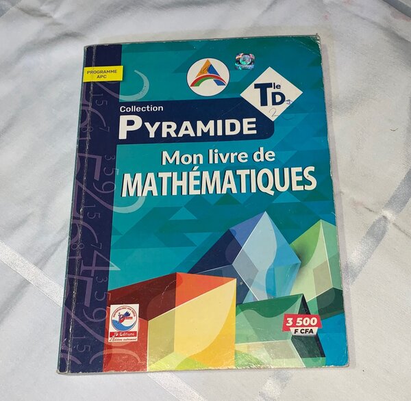 Livre Mathématiques Pyramide