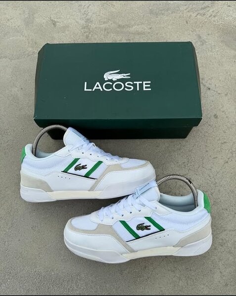 Basket Lacoste authentique avec sa boîte
