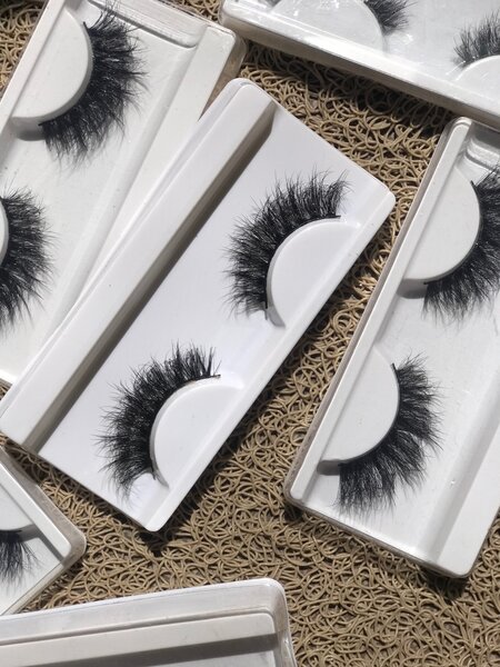Wispy eye lashes