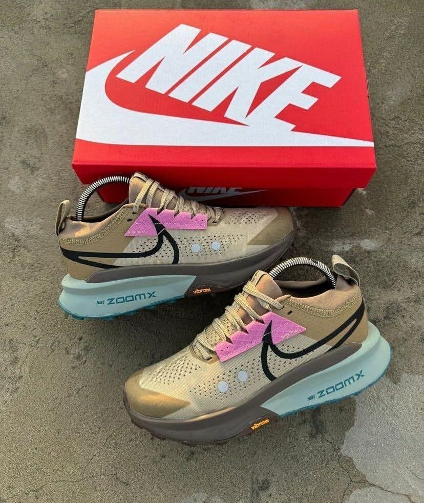 NIKE  ZOOM