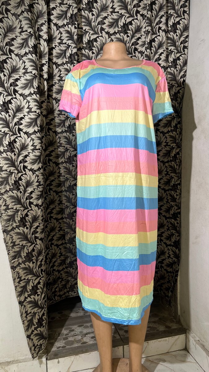 Robe longue à rayures colorée