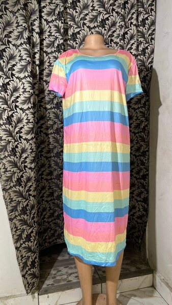 Robe longue à rayures colorée