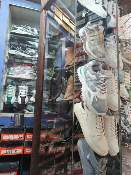 SHOE Cotage