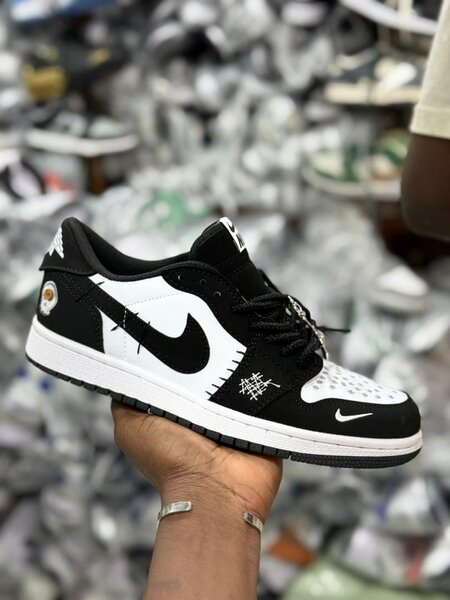 Baskets basses noires et blanches