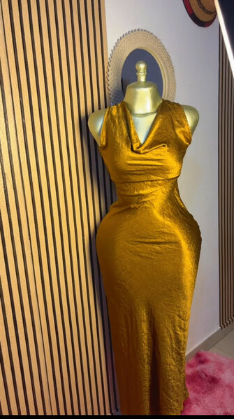 Robe Longue Satinée Éclatante